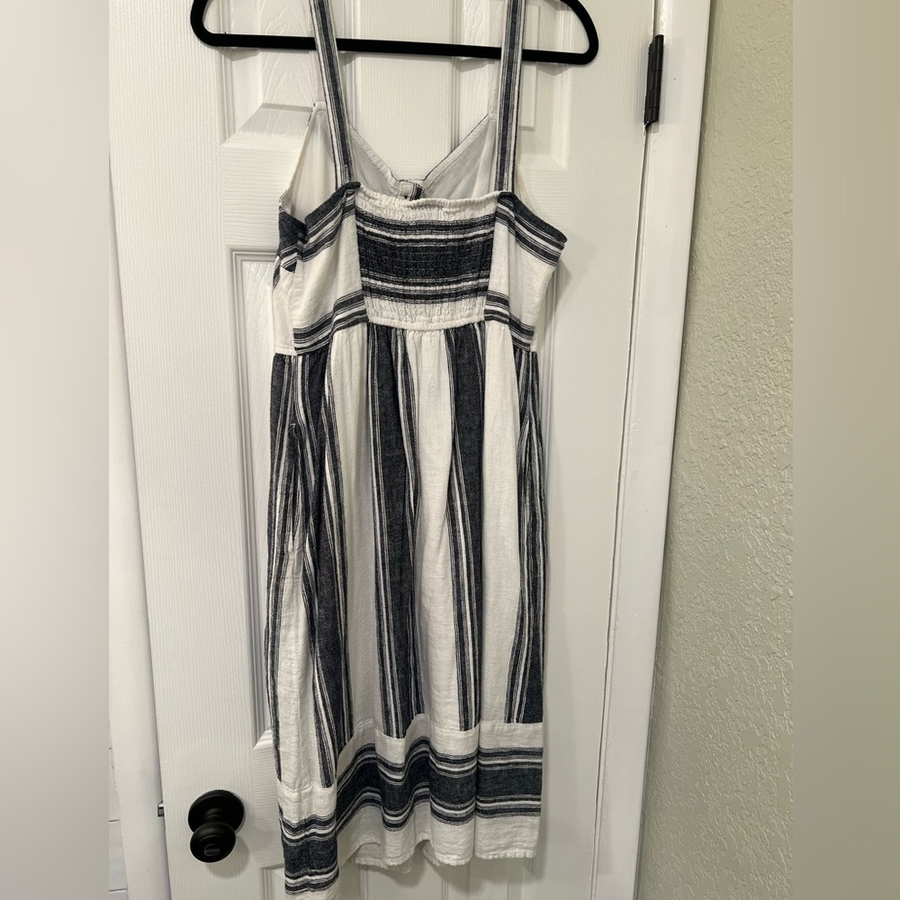 Universal Thread - Navy and White Striped Midi Dress with Pockets - Picture 3 of 9